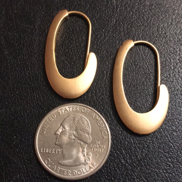 Matte Gold earrings - Picture 3 of 4